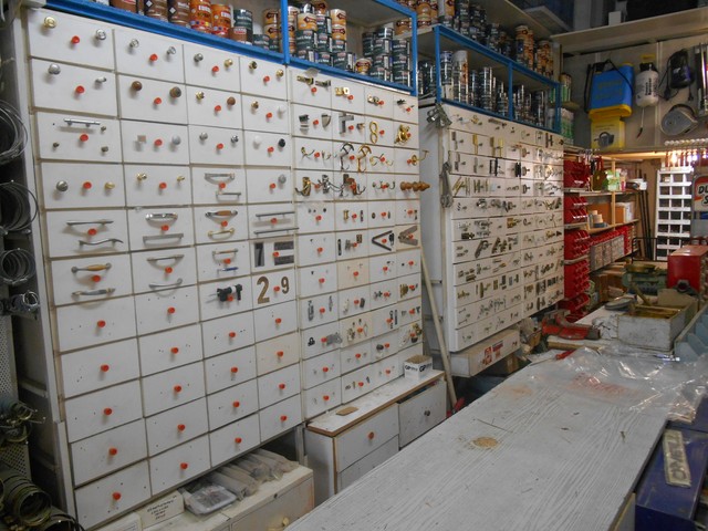 xromata-sidirika-pireas7